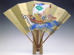 飾り扇子（カワホリ）金色地・宝船・壽