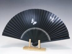 値下げしました‼️和装の女性、湖畔の情景の小品2点　￼ 石州和紙 小千谷縮 扇子セット 紳士≪灰色≫伝統工芸品 さんび