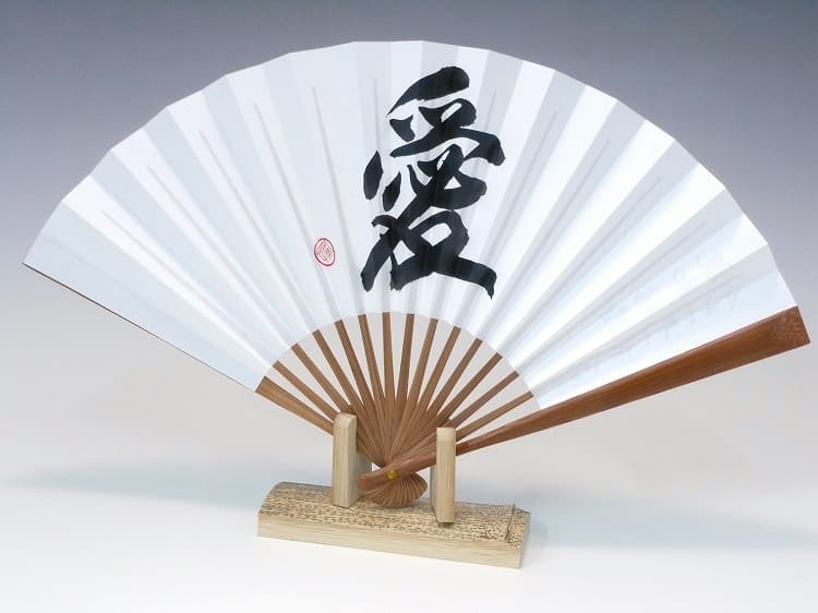 例：夏扇子（婦人用、②6寸5分15間 焼煤竹、行書）↓